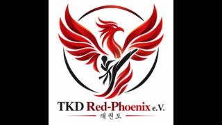 🔥🥋 Taekwondo in Aktion bei TKD Red-Phoenix e. V.

In unserem Training lernen Kinder nicht nur Kicks, Schläge und Abwehrtechniken, sondern auch Disziplin, Respekt, Konzentration und Selbstvertrauen.

Beim Üben und Kämpfen sammeln sie wertvolle Erfahrungen, verbessern ihre Koordination, Schnelligkeit und Reaktion und lernen gleichzeitig, fair und kontrolliert miteinander umzugehen.

Taekwondo stärkt nicht nur den Körper, sondern auch den Charakter. Schritt für Schritt wachsen die Kinder über sich hinaus und werden mutiger, sicherer und stärker im Alltag. 💪

🥋 Kindertraining bei TKD Red-Phoenix e. V.
📍 Erlangen & Nürnberg

#TKDRedPhoenix #Taekwondo #Kindertraining #KinderTaekwondo #Kampfsport #Selbstvertrauen #Disziplin #Respekt #Erlangen #Nürnberg