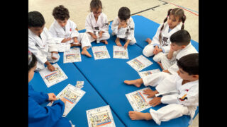 🥋 Taekwondo ist mehr als nur Kicken und Kämpfen.

Bei TKD Red-Phoenix e. V. lernen unsere Kinder nicht nur Techniken, sondern auch Konzentration, Disziplin, Respekt und Teamgeist.

Im Training gehören auch gemeinsame Lernphasen dazu, in denen die Kinder ihr Wissen vertiefen und Schritt für Schritt sicherer werden. So wachsen sie nicht nur sportlich, sondern auch persönlich. 💪😊

Stark im Training. Stark im Alltag.

📍 Erlangen & Nürnberg
🌐 www.tkd-red-phoenix.de

#TKDRedPhoenix #Taekwondo #Kindertraining #KinderTaekwondo #Disziplin #Respekt #Teamgeist #Selbstvertrauen #Erlangen #Nürnberg